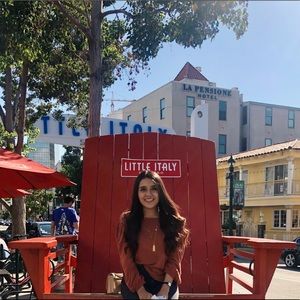 Meet your Posher, Liz...